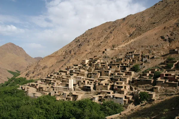 explore berber village in the atlas mountain during 5 days from Marrakech to Fes